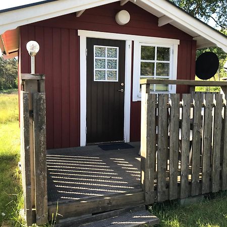 Bjoersjoeas Vildmark - Small Camping Cabin Close To Nature Olofstorp 外观 照片