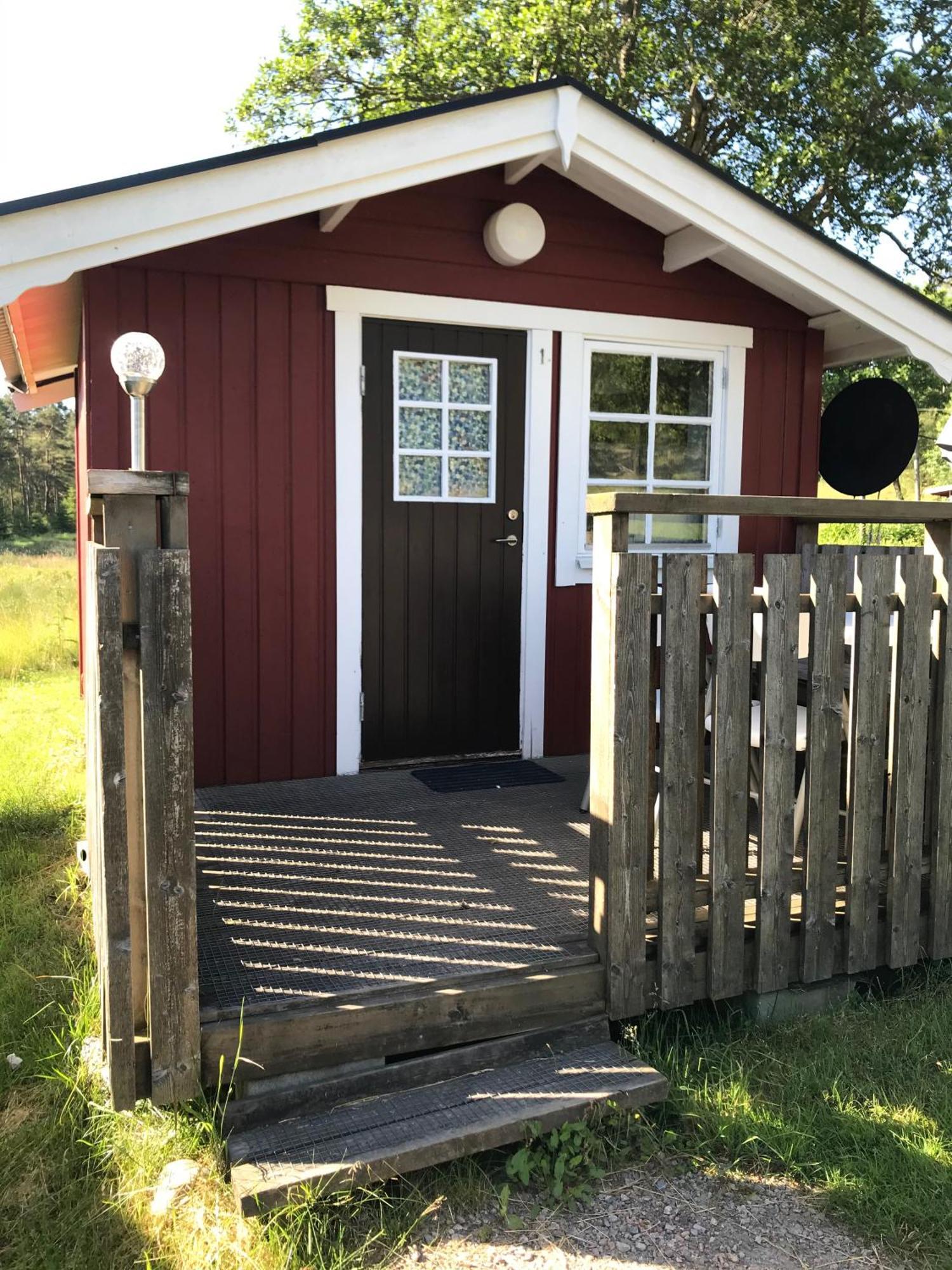 Bjoersjoeas Vildmark - Small Camping Cabin Close To Nature Olofstorp 外观 照片
